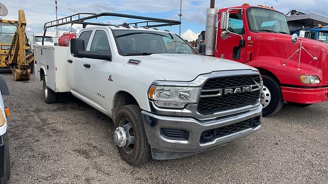 Image of Dodge Ram 3500 equipment image 2
