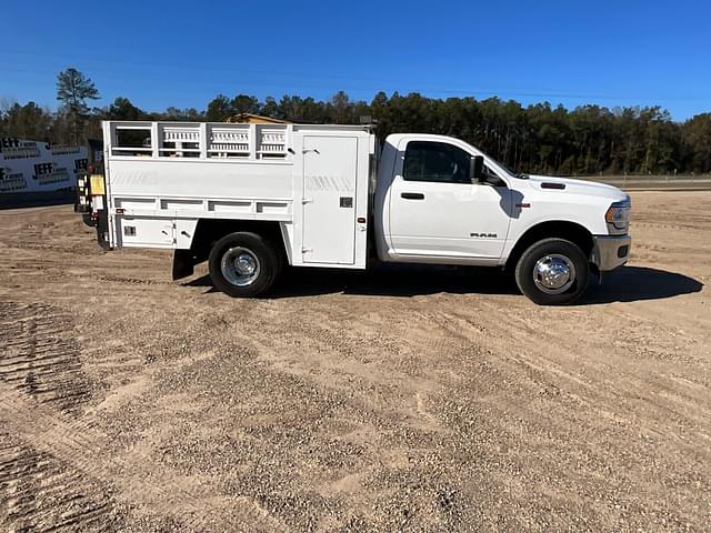 Image of Dodge Ram 3500 equipment image 3