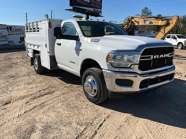 Image of Dodge Ram 3500 equipment image 2