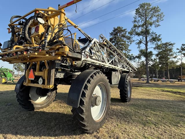 Image of RoGator RG1100C equipment image 4
