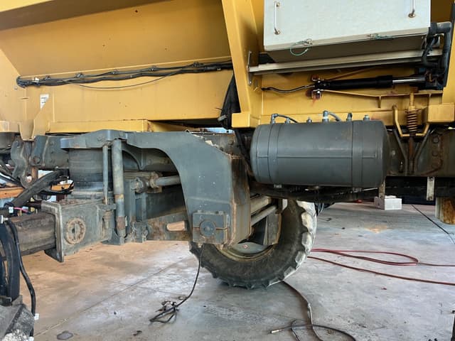 Image of RoGator RG1100C equipment image 4