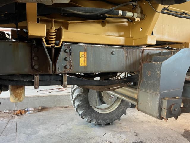 Image of RoGator RG1100C equipment image 4