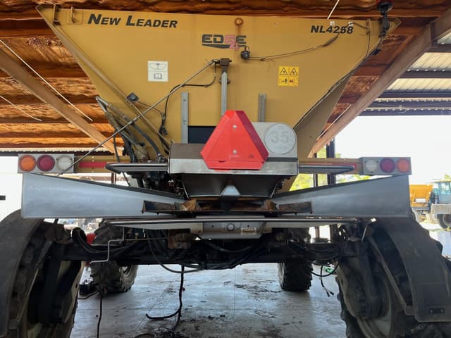 Image of RoGator RG1100C equipment image 3