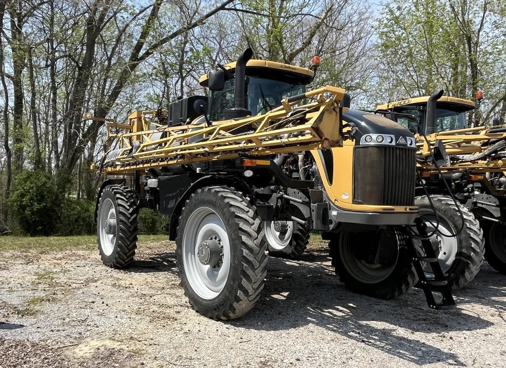 2019 RoGator RG1100C Equipment Image0