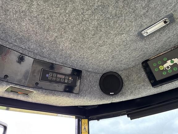 Image of RoGator RG1100C equipment image 4