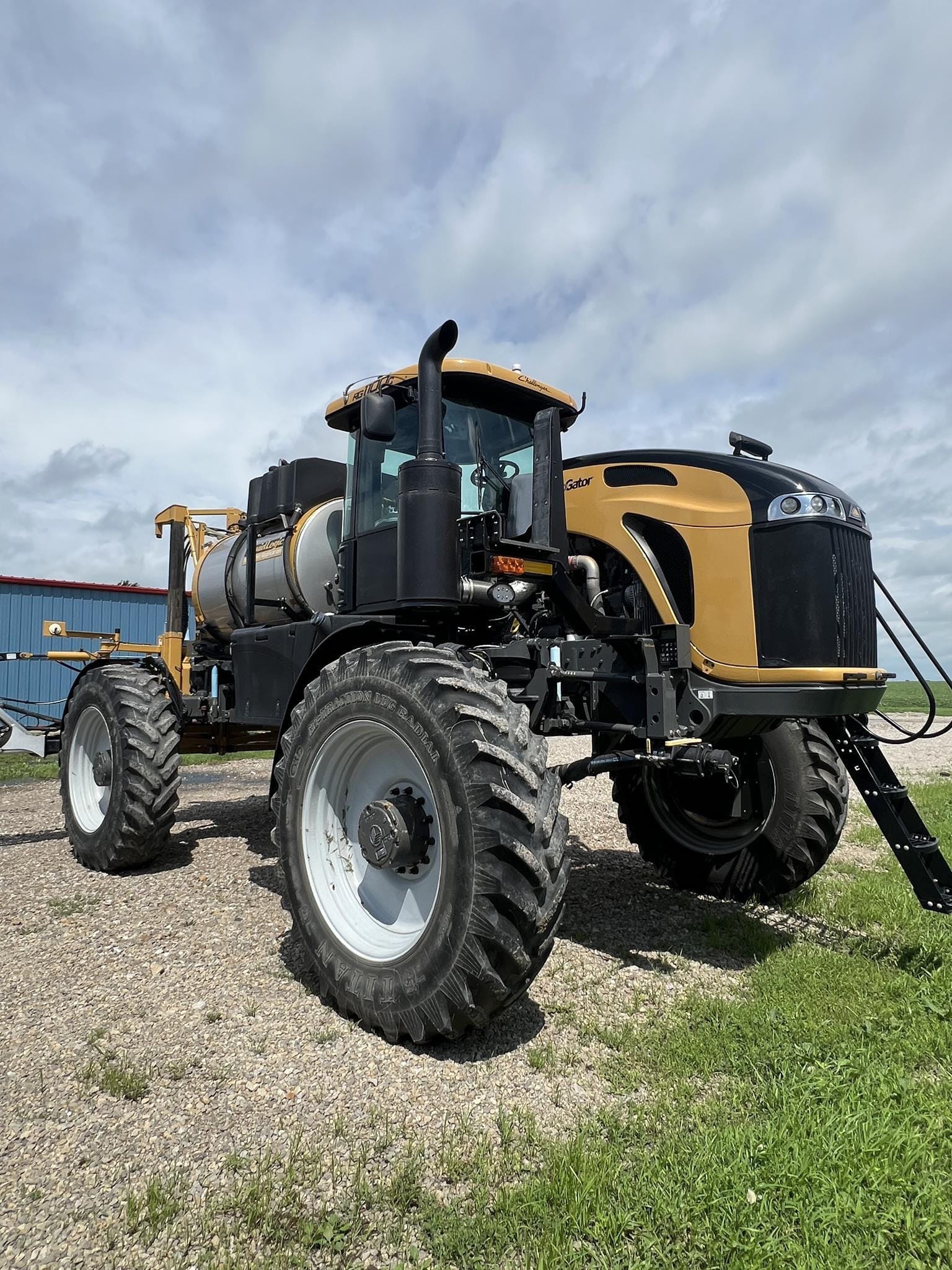 2019 RoGator RG1100C Equipment Image0