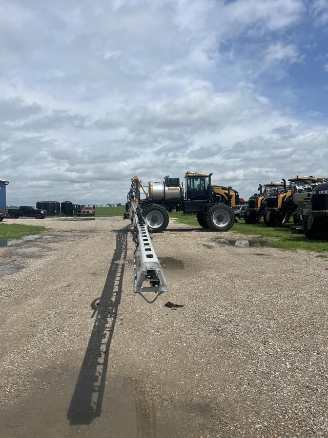 Image of RoGator RG1100C equipment image 4