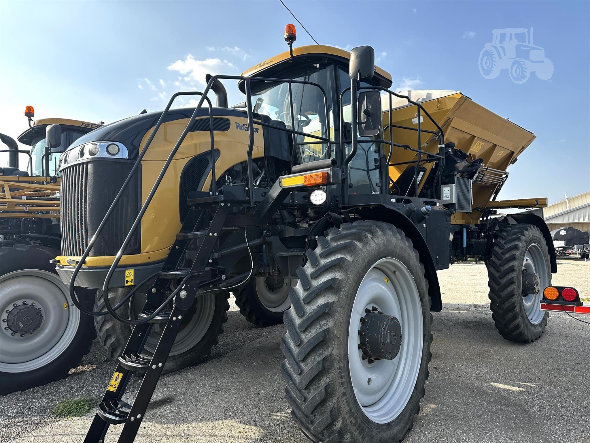 2019 RoGator RG1100C Equipment Image0