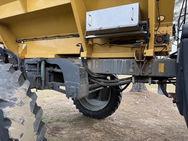 Image of RoGator RG1100C equipment image 2
