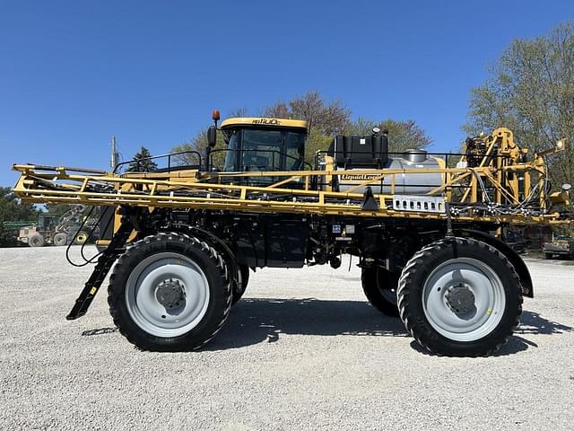 Image of RoGator RG1100C equipment image 2