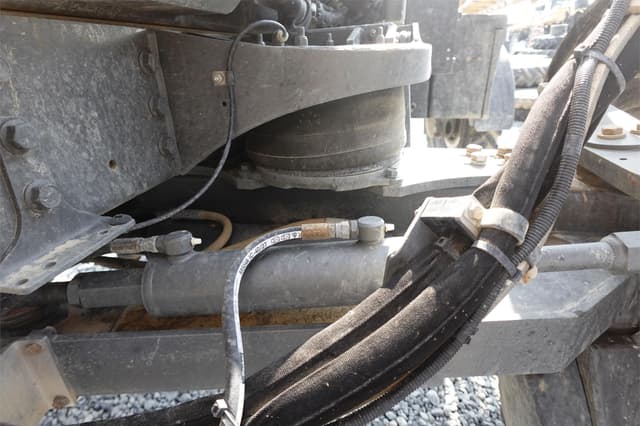Image of RoGator RG1300C equipment image 3
