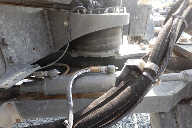 Image of RoGator RG1300C equipment image 3