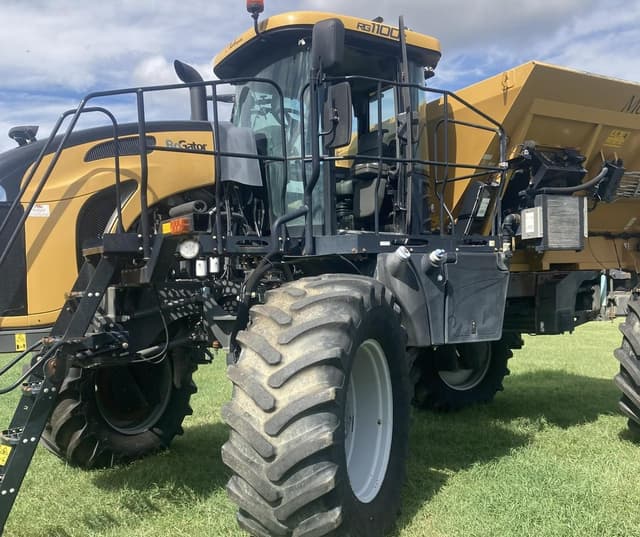 Image of RoGator RG1100C equipment image 4