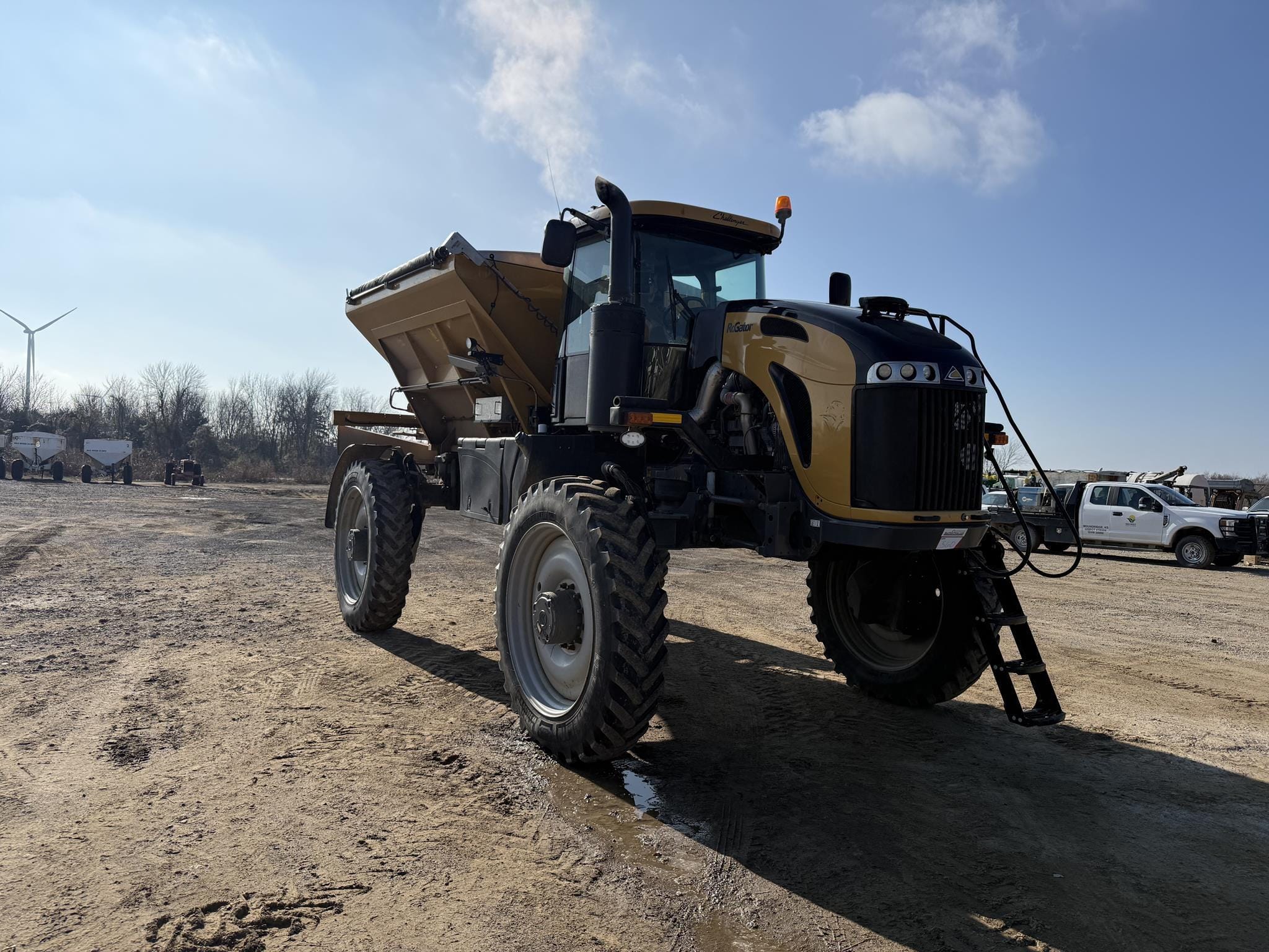 2019 RoGator RG1300C Equipment Image0