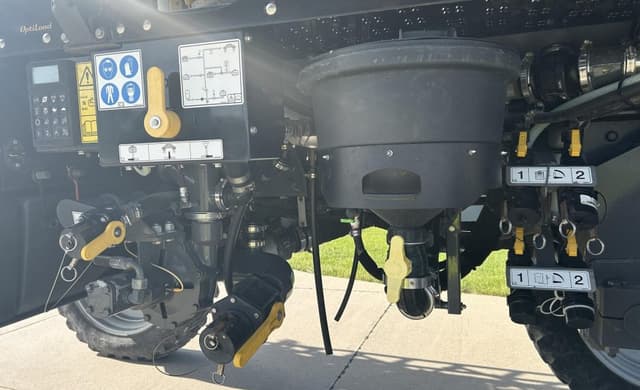 Image of RoGator RG1300C equipment image 2