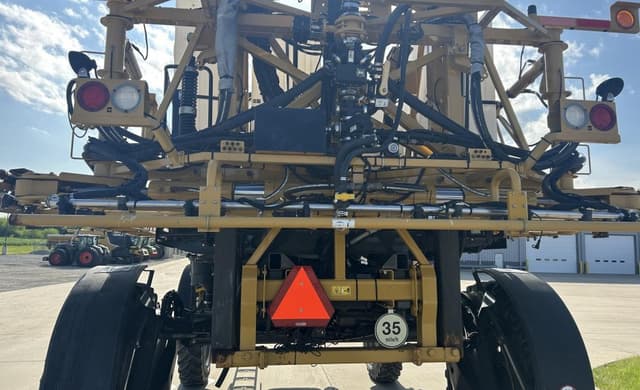 Image of RoGator RG1300C equipment image 4