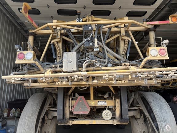 Image of RoGator RG1300C equipment image 4