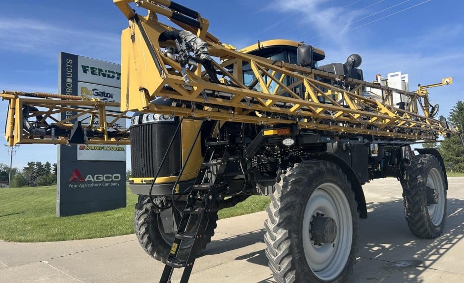 2019 RoGator RG1300C Equipment Image0