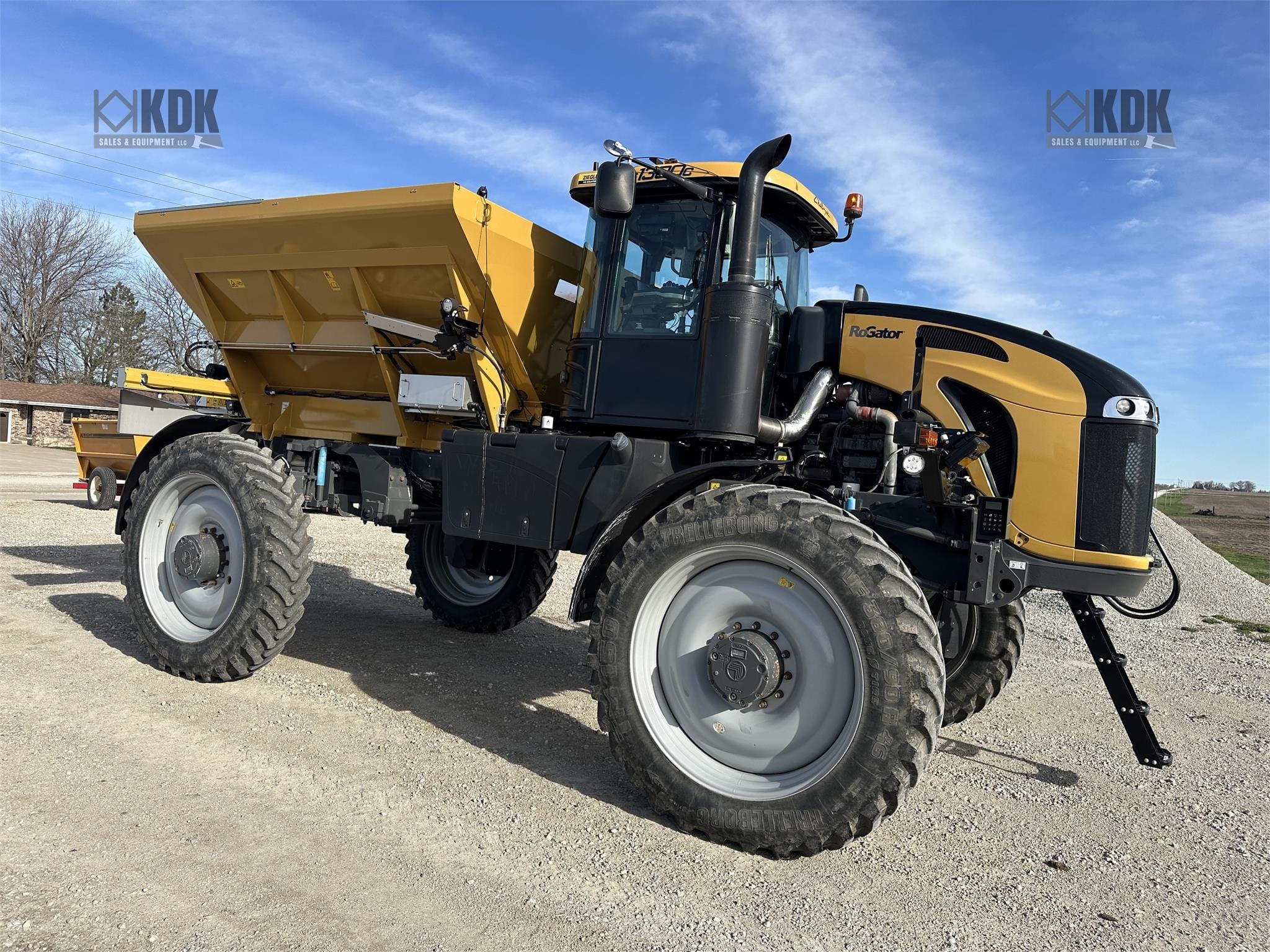 2019 RoGator RG1300C Equipment Image0
