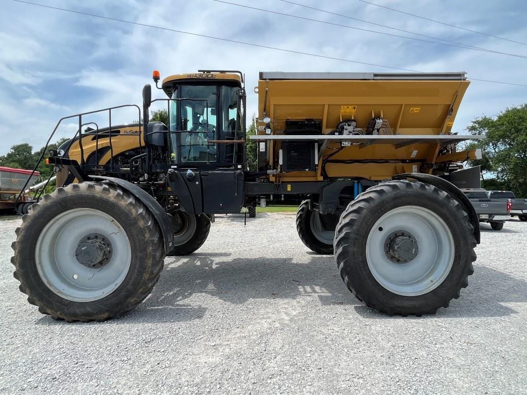 2019 RoGator RG1300C Equipment Image0
