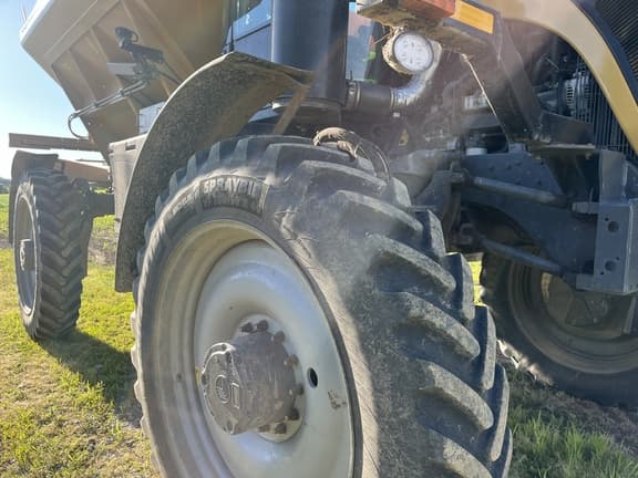 Image of RoGator RG1300C equipment image 4