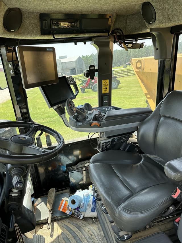 Image of RoGator RG1300C equipment image 4