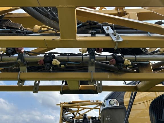 Image of RoGator RG1300C equipment image 4