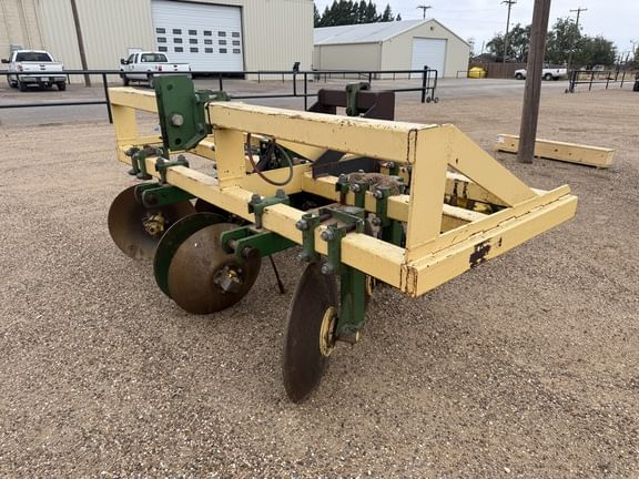 2019 Roll A Cone Track Filler Equipment Image0
