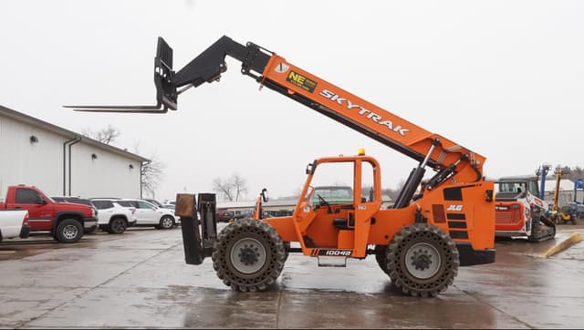 Image of Skytrak 10042 equipment image 1