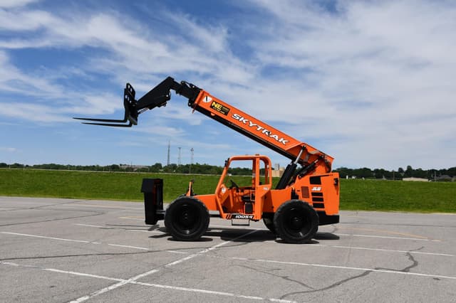 Image of Skytrak 10054 equipment image 1