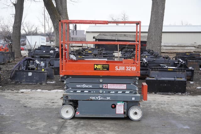 Image of Sky Jack SJ3219 equipment image 2