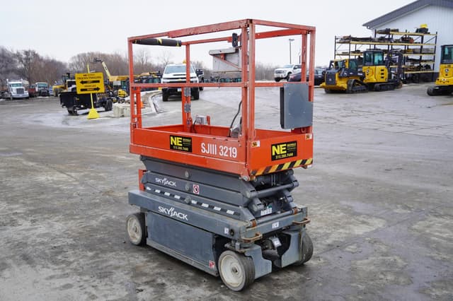 Image of Sky Jack SJ3219 equipment image 4