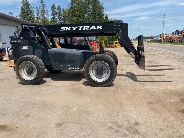 Image of Skytrak 6036 equipment image 4