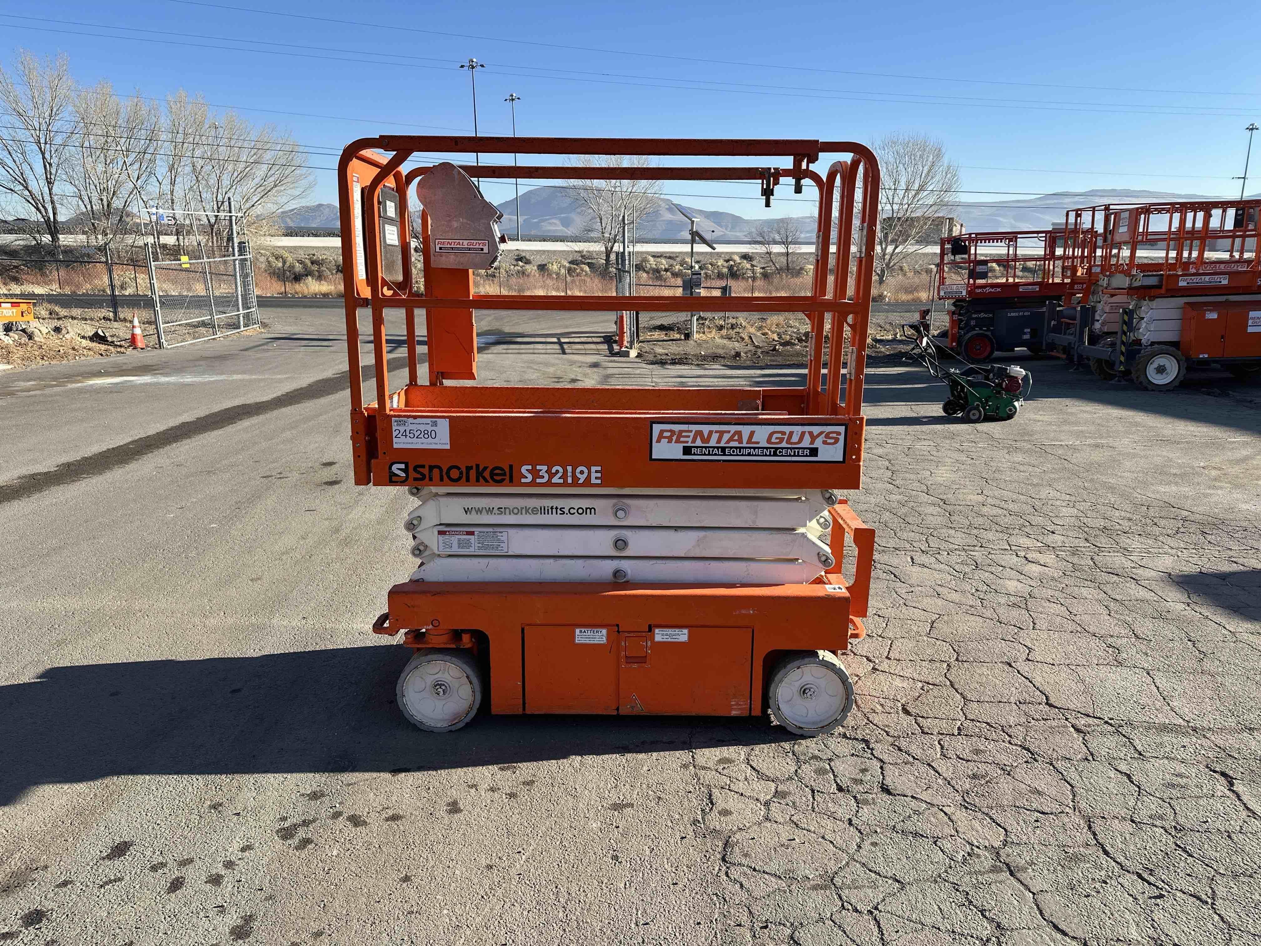 2019 Snorkel S3219E Equipment Image0