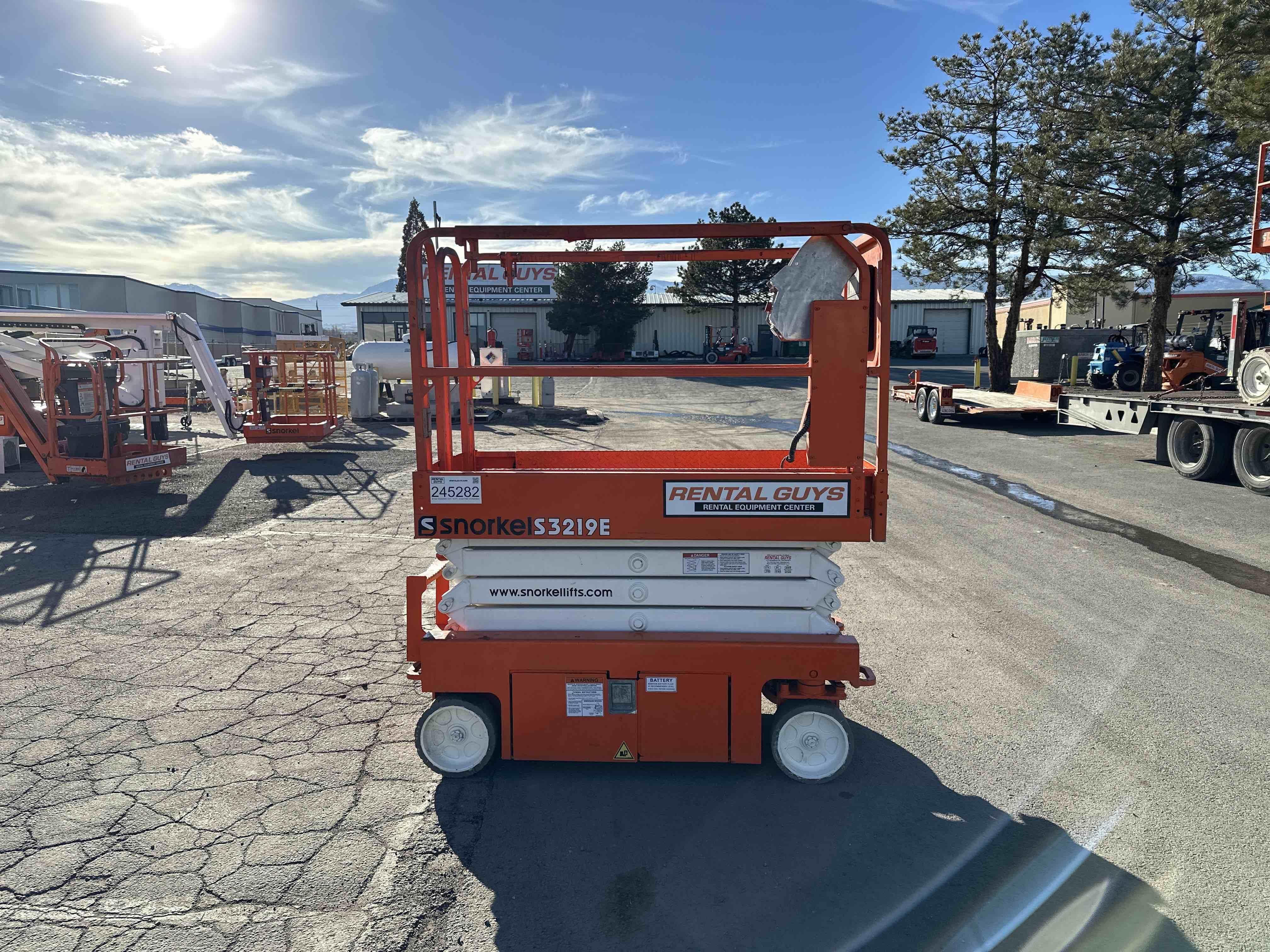 2019 Snorkel S3219E Equipment Image0