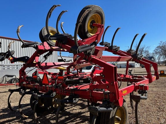 2019 Sunflower 2530 Equipment Image0
