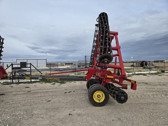 Image of Sunflower 7232 equipment image 1