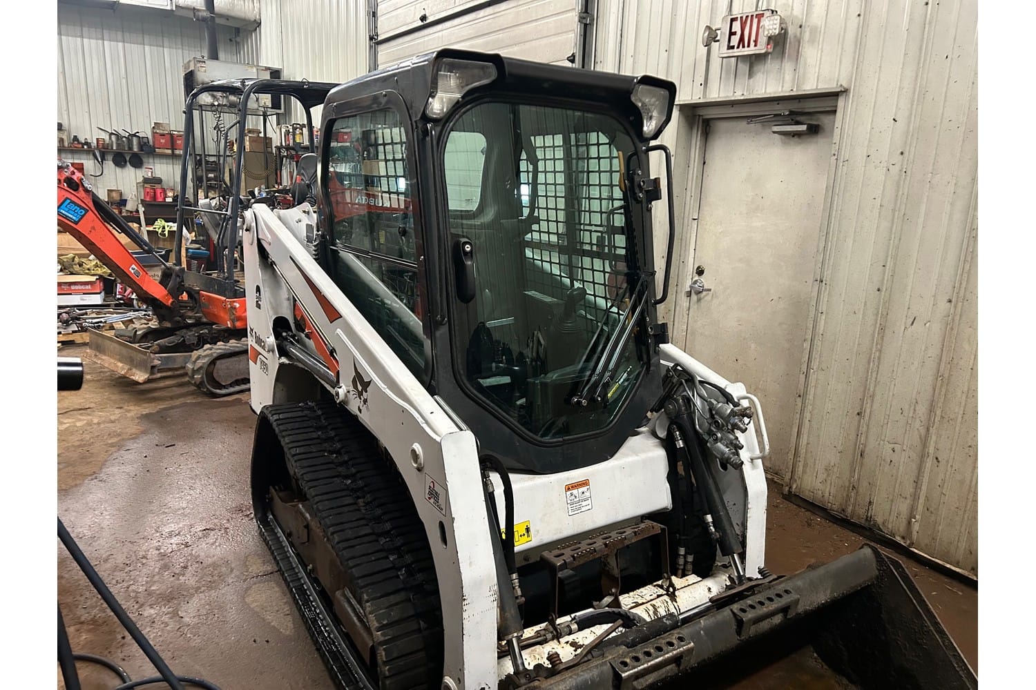Main image Bobcat T450