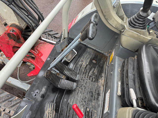 Image of Takeuchi TB230 equipment image 4