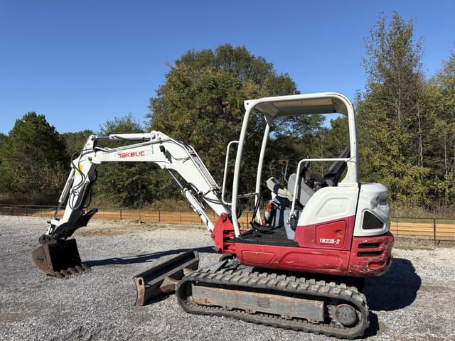 Image of Takeuchi TB235-2 equipment image 2
