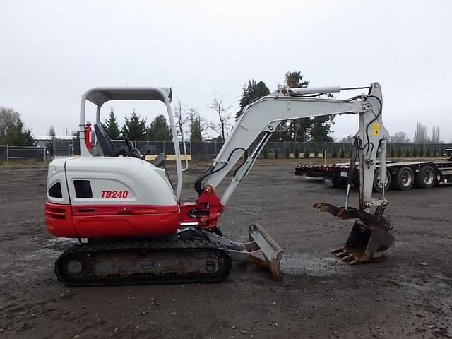 Image of Takeuchi TB240 equipment image 2