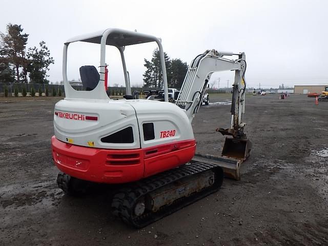 Image of Takeuchi TB240 equipment image 3