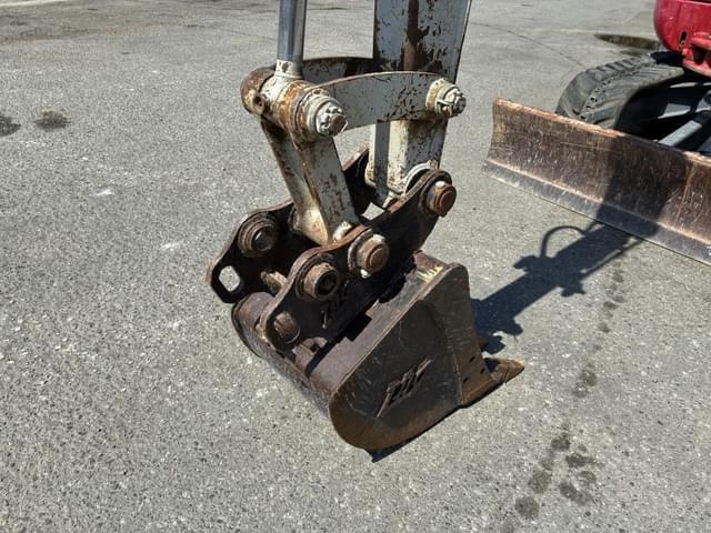 Image of Takeuchi TB240 equipment image 4
