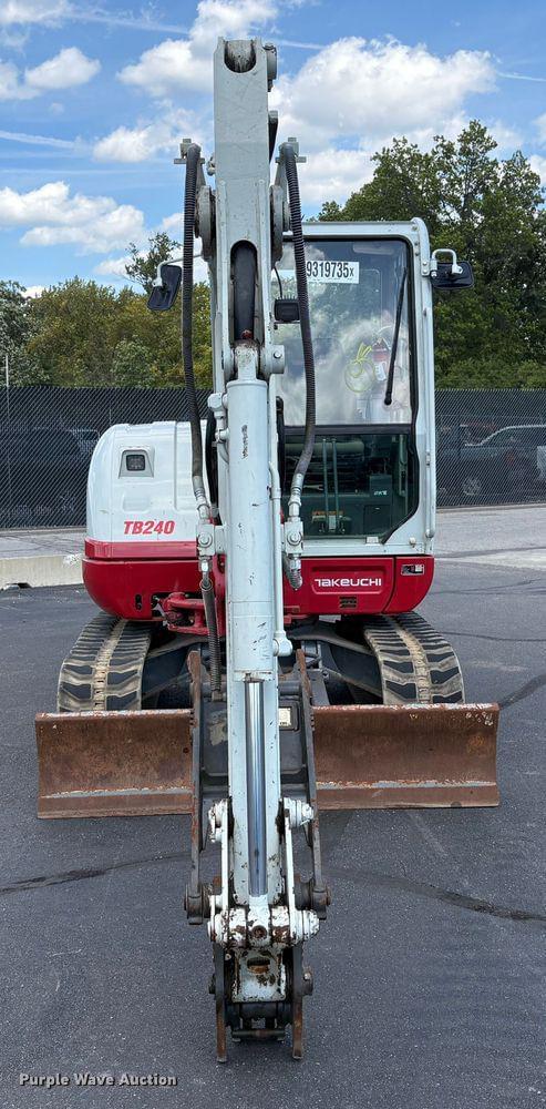 Image of Takeuchi TB240 equipment image 1