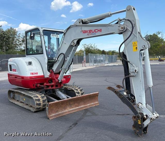 Image of Takeuchi TB240 equipment image 2