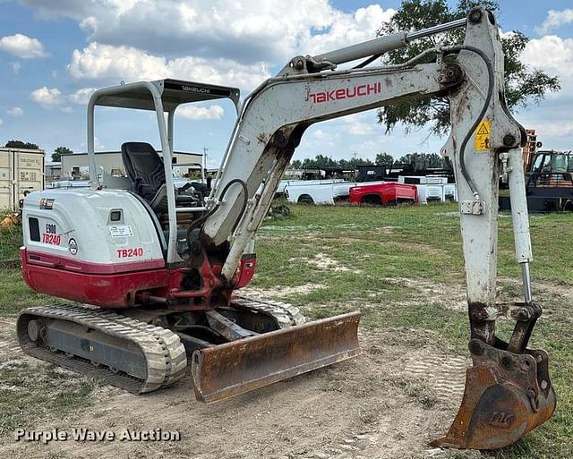 Image of Takeuchi TB240 equipment image 2