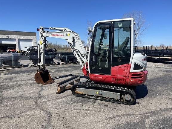 Image of Takeuchi TB240 equipment image 1