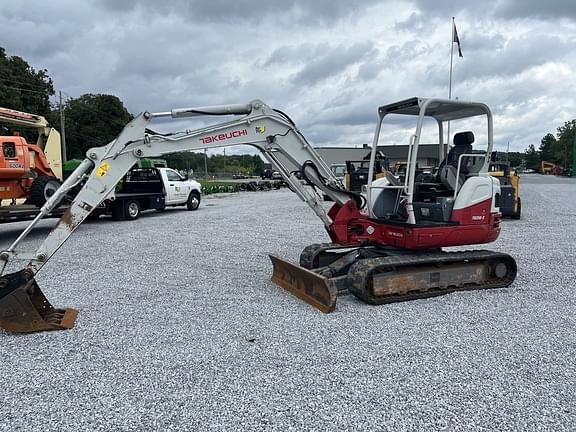 Image of Takeuchi TB250-2 equipment image 2