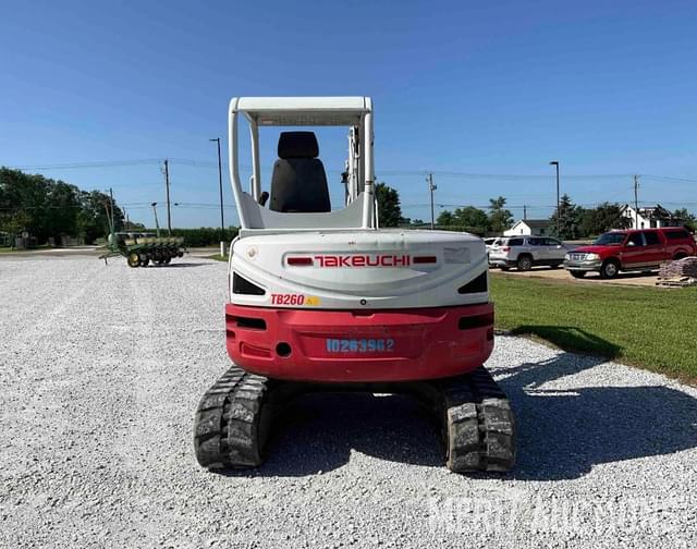 Image of Takeuchi TB260 equipment image 3
