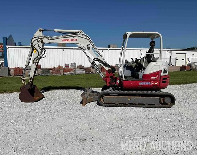 Image of Takeuchi TB260 equipment image 1